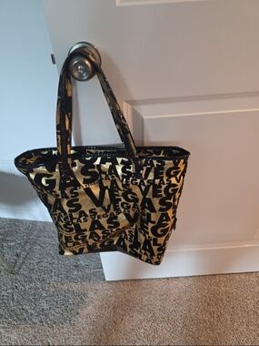 Gold and Black 'Las Vegas' Tote Bag - Fashionable Carryall